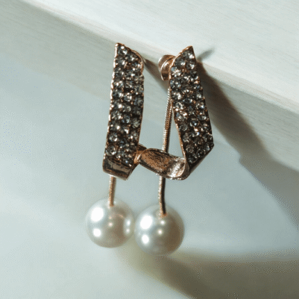 Pearl stud earring with white stone
